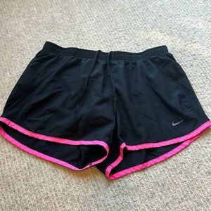 NIKE BLACK AND HOT PINK RUNNING SHORTS SIZE M